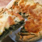 Torta salata con scarola e patatine fritte