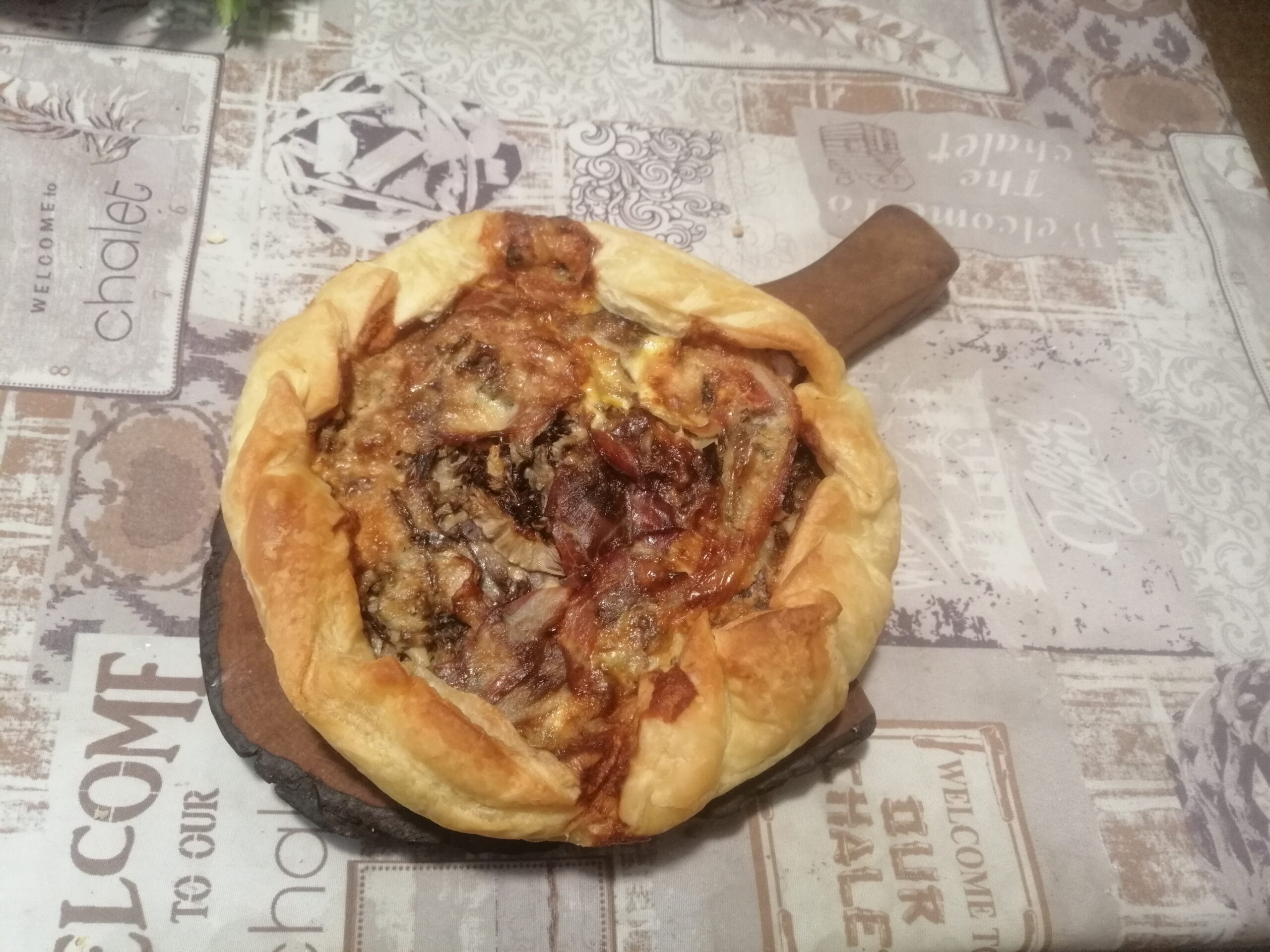 Torta salata radicchio, pancetta e gorgonzola