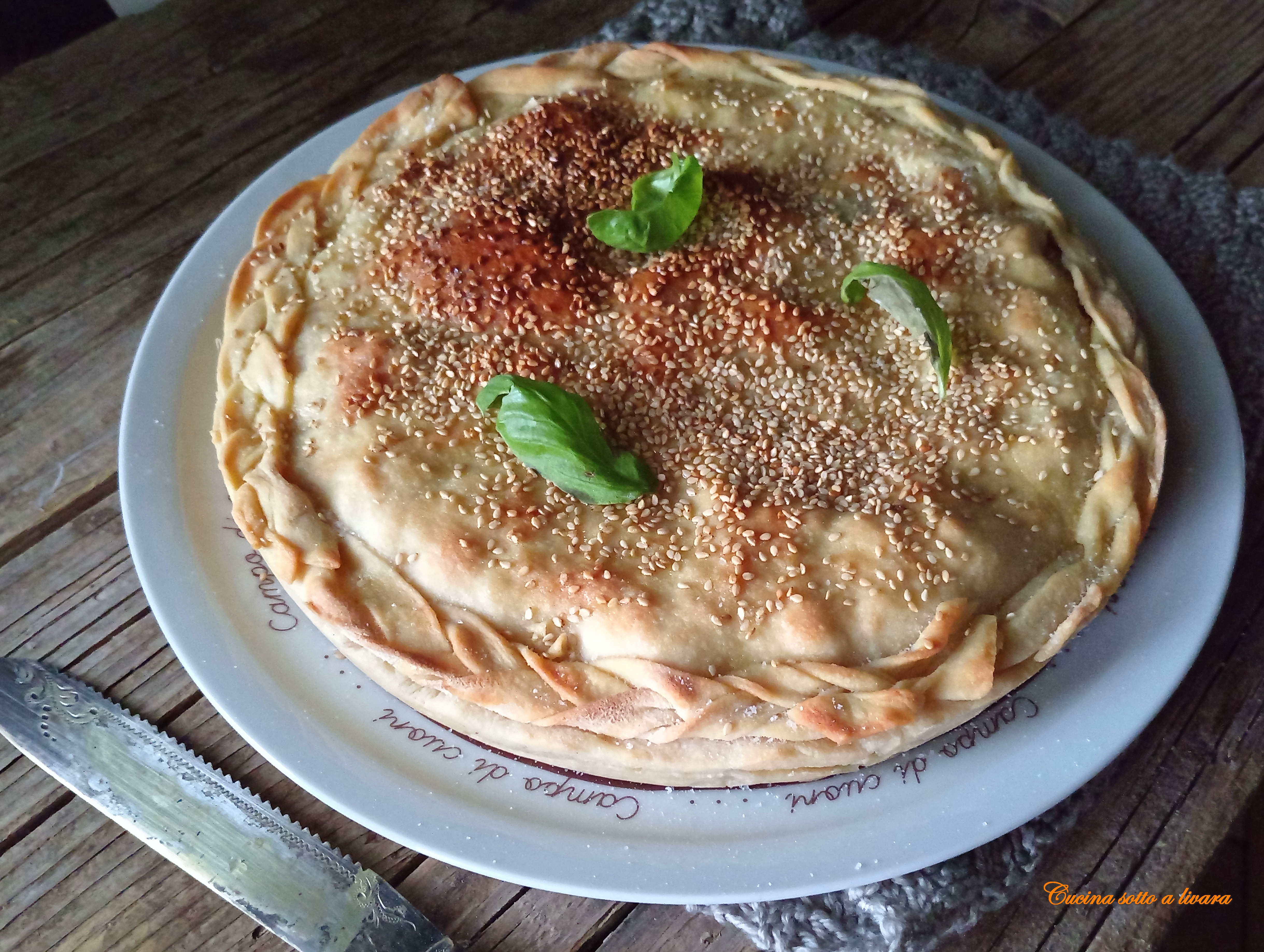 Torta salata ripiena