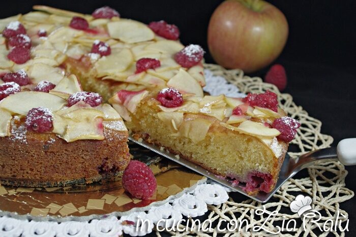 Torta soffice mela e lamponi