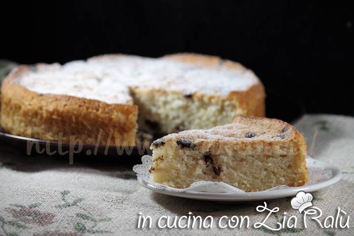 Torta solo albumi al cocco con gocce di cioccolato