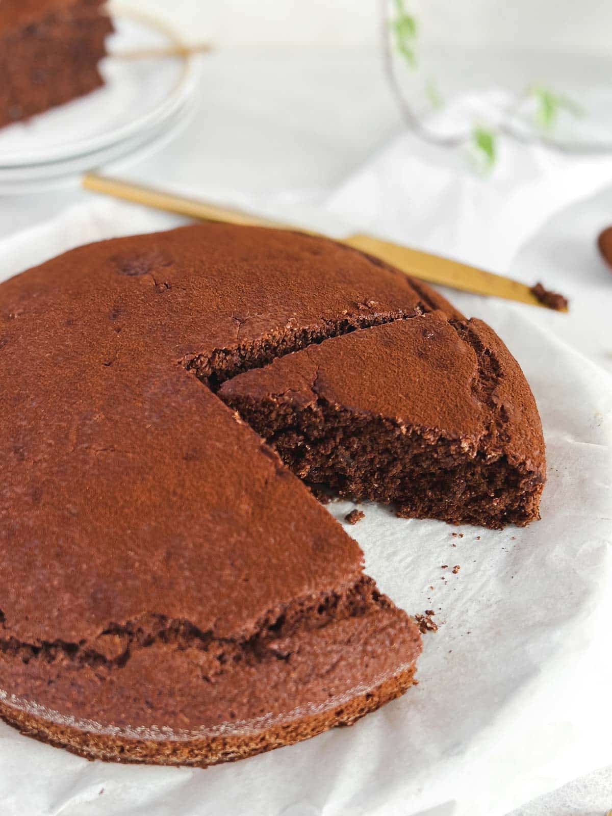 Torta vegana al cioccolato e amarena – facile e soffice