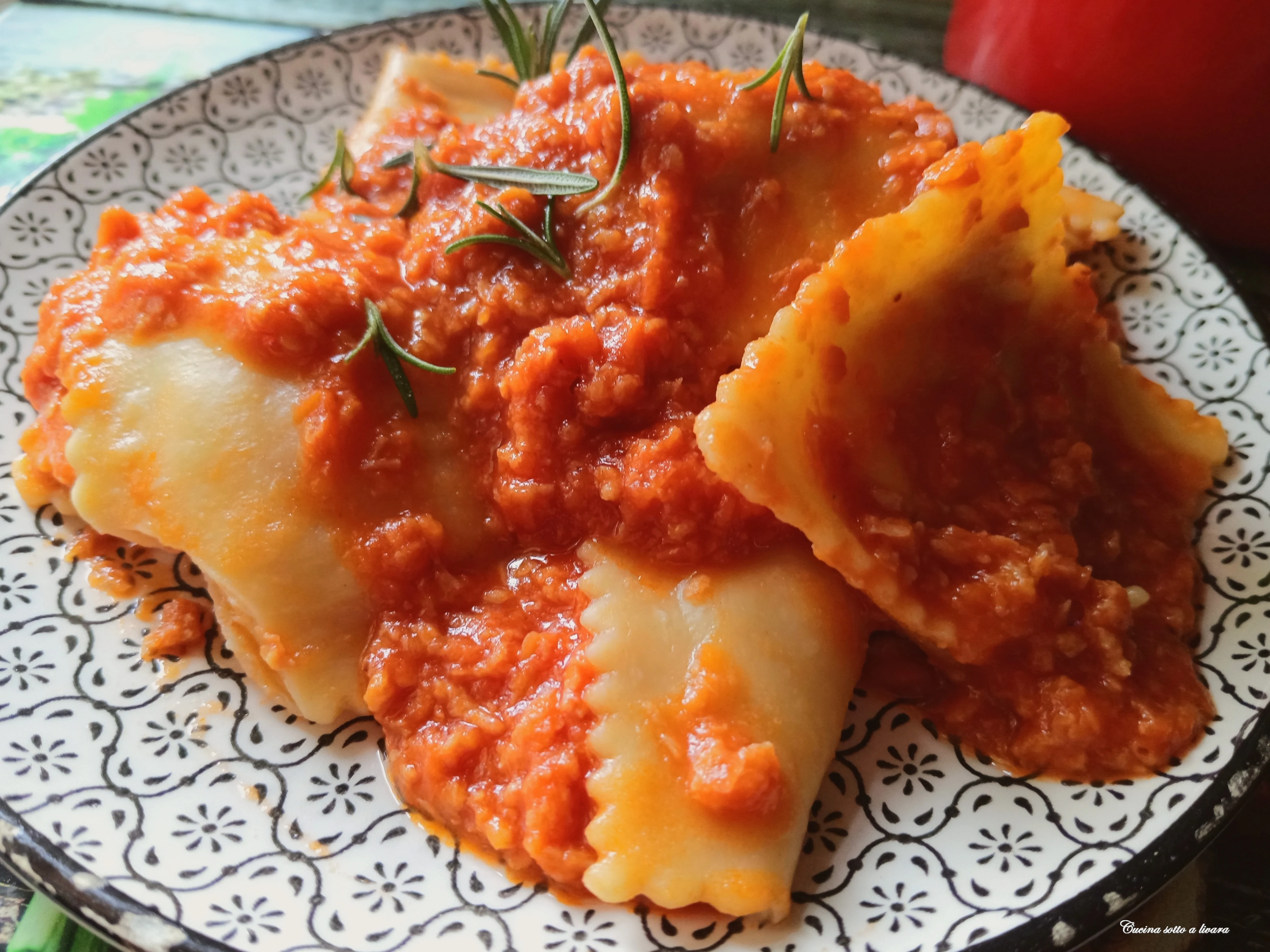 Tortelli di patate con ragu di soia