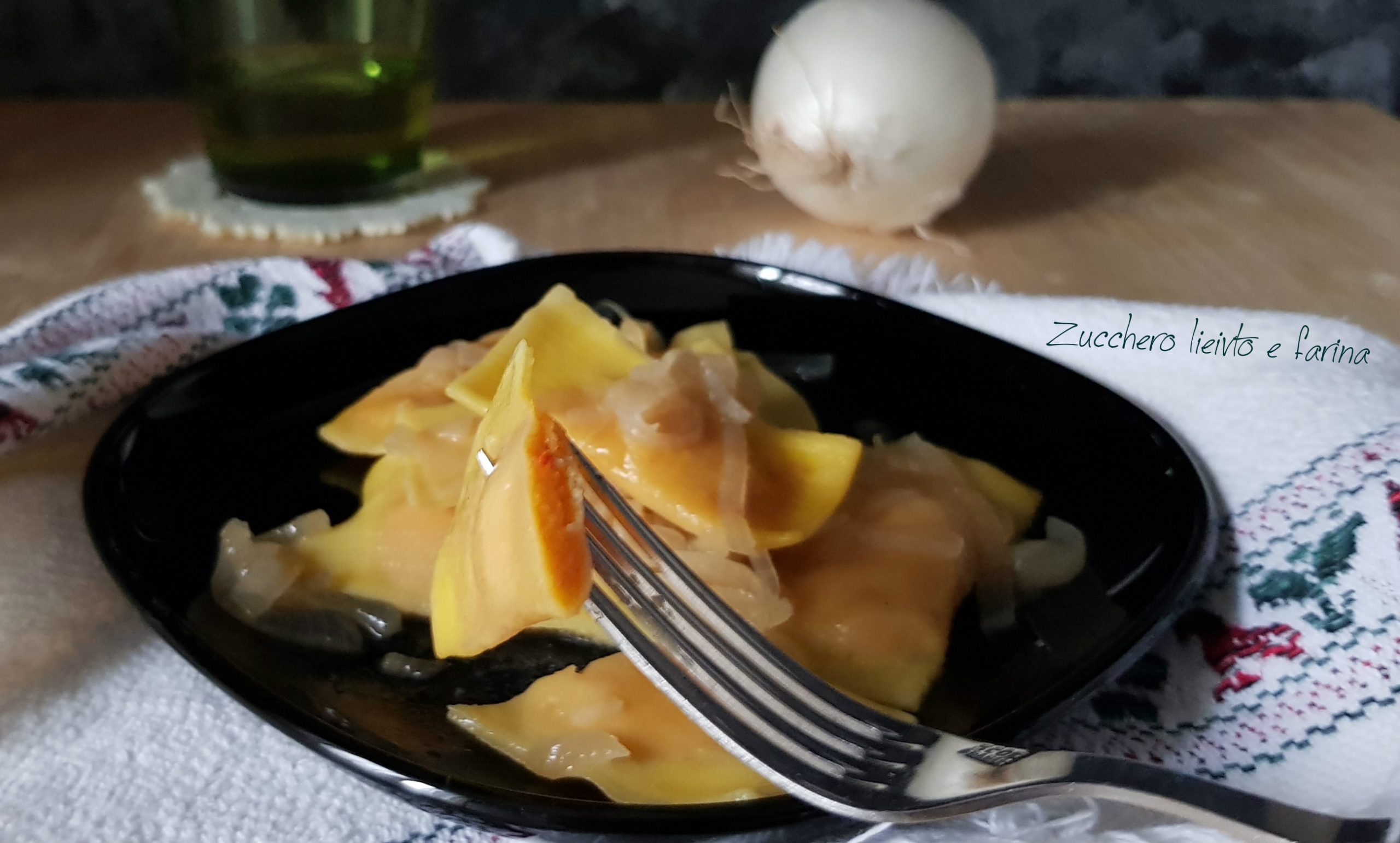 Tortelli di zucca e patate con sugo di cipolle