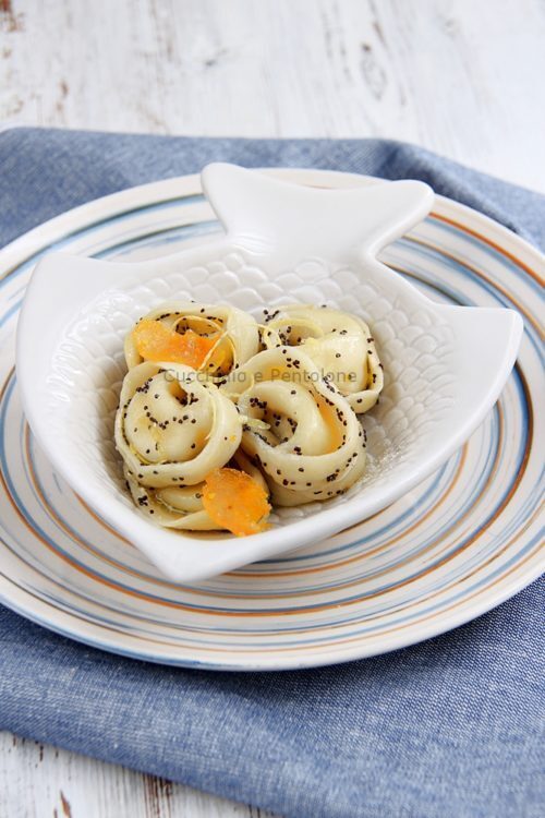 Tortellini alla ricotta, bottarga e semi di papavero