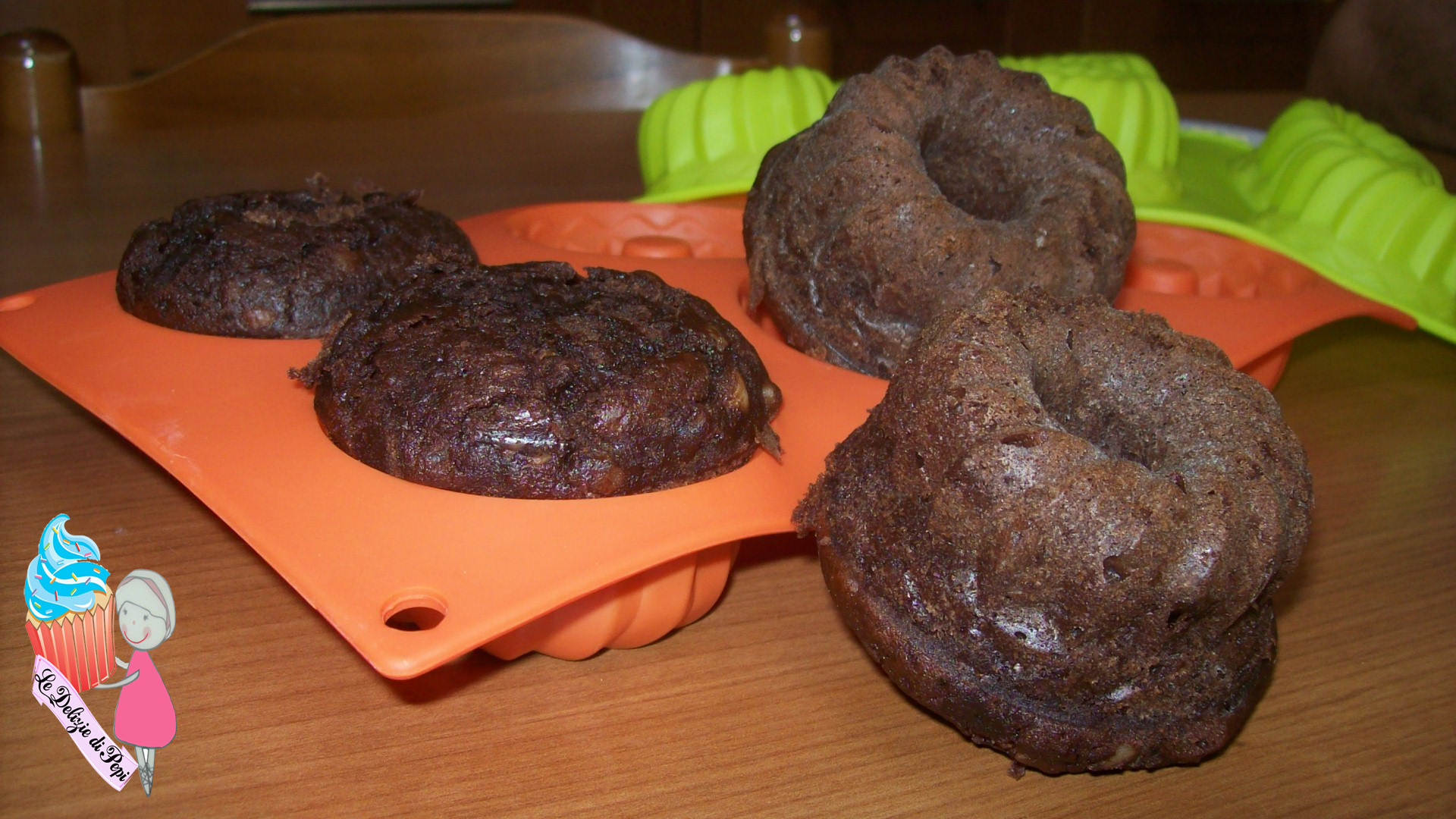 Tortine al cacao con crema pasticcera nell’impasto