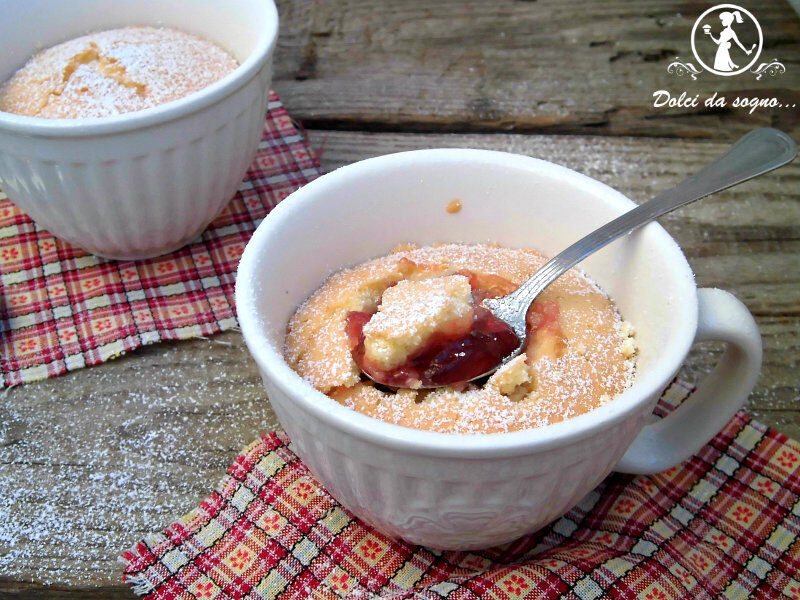 Tortine in tazza con marmellata