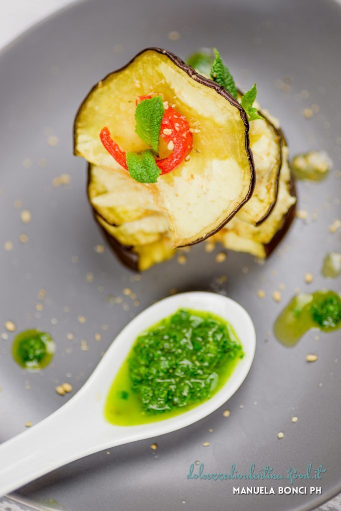 Tortino melanzane e crema di anacardi