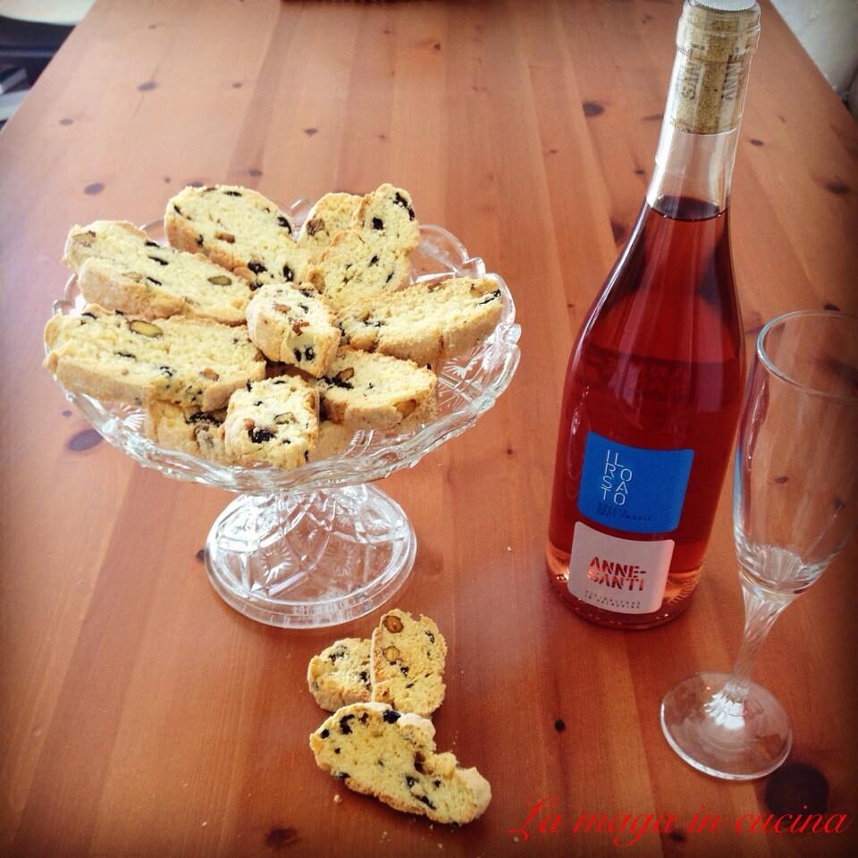 Tozzetti salati con olive e pistacchi
