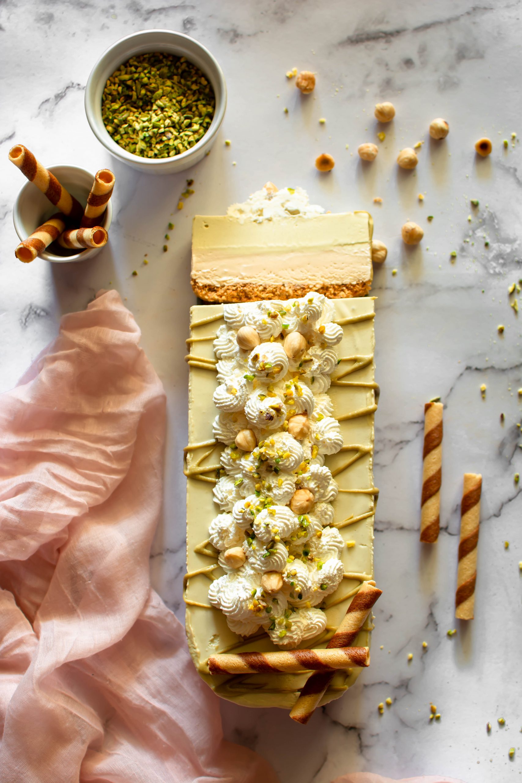 Tronchetto gelato alla nocciola e pistacchio