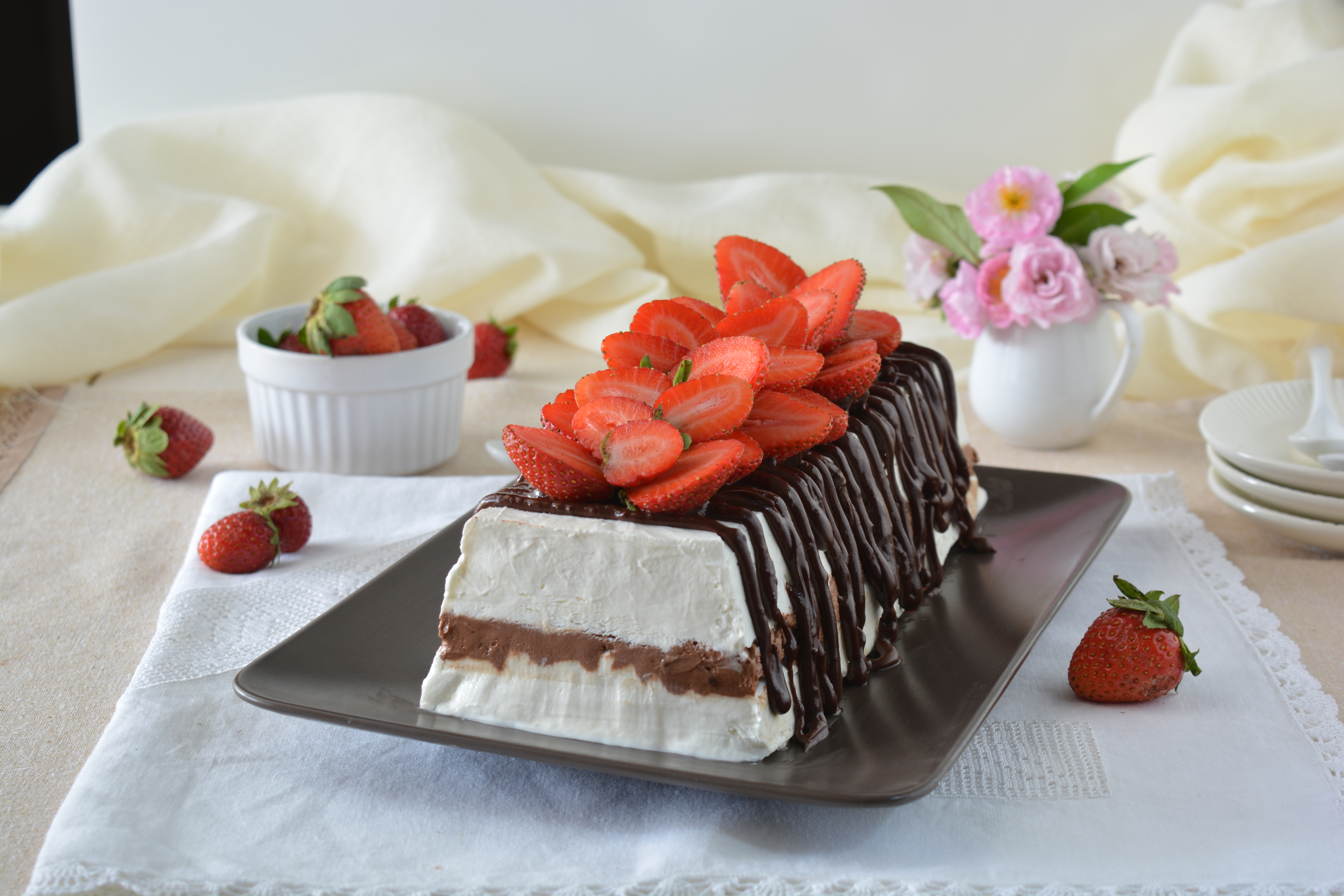 Tronchetto gelato allo yogurt con crema pan di stelle