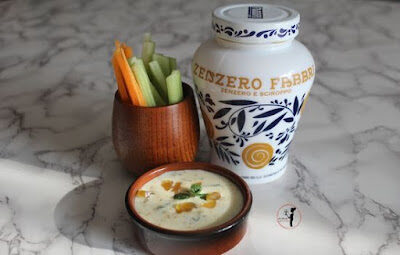 Tzaztiki allo zenzero Fabbri1905: salsa leggera e fresca da servire con bastoncini di verdure per accompagnare l'aperitivo