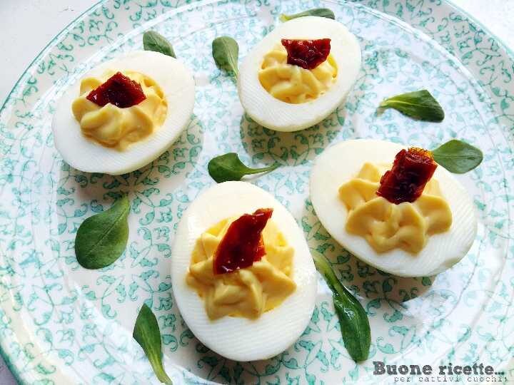 Uova ripiene: antipasto pasquale