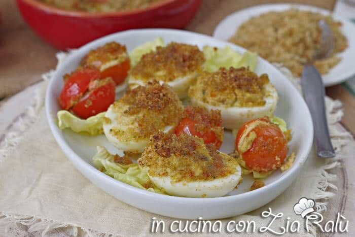 Uova sode ripiene gratinate al forno