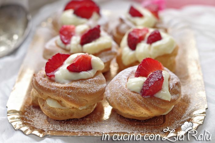 Zeppole con crema e fragole