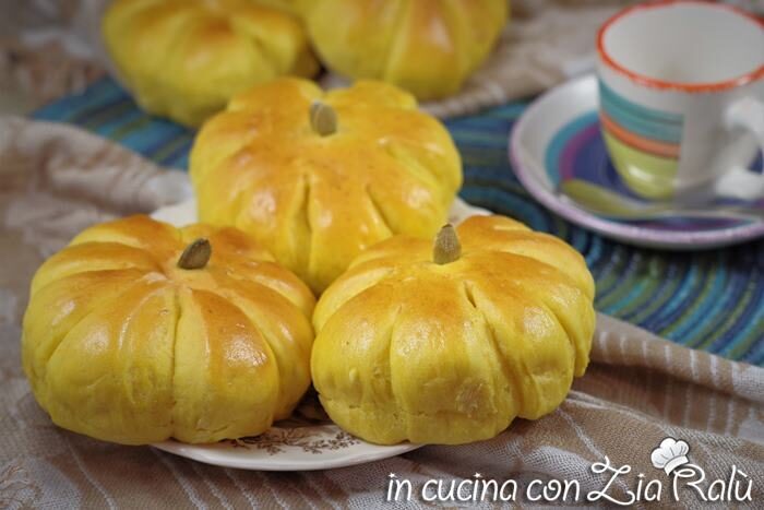 Zucche di pan brioche alla zucca