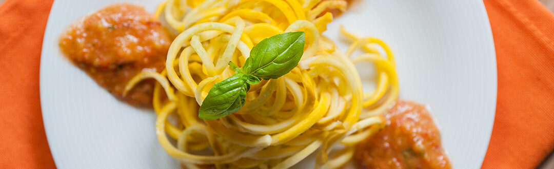 Zucchine gialle alle pesche e basilico
