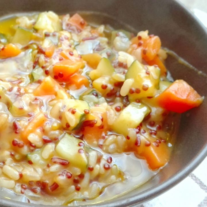 Zuppa autunnale leggera con cereali