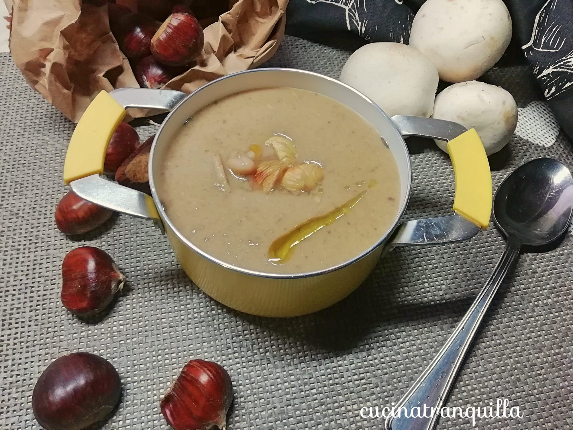 Zuppa di castagne, funghi e cannellini