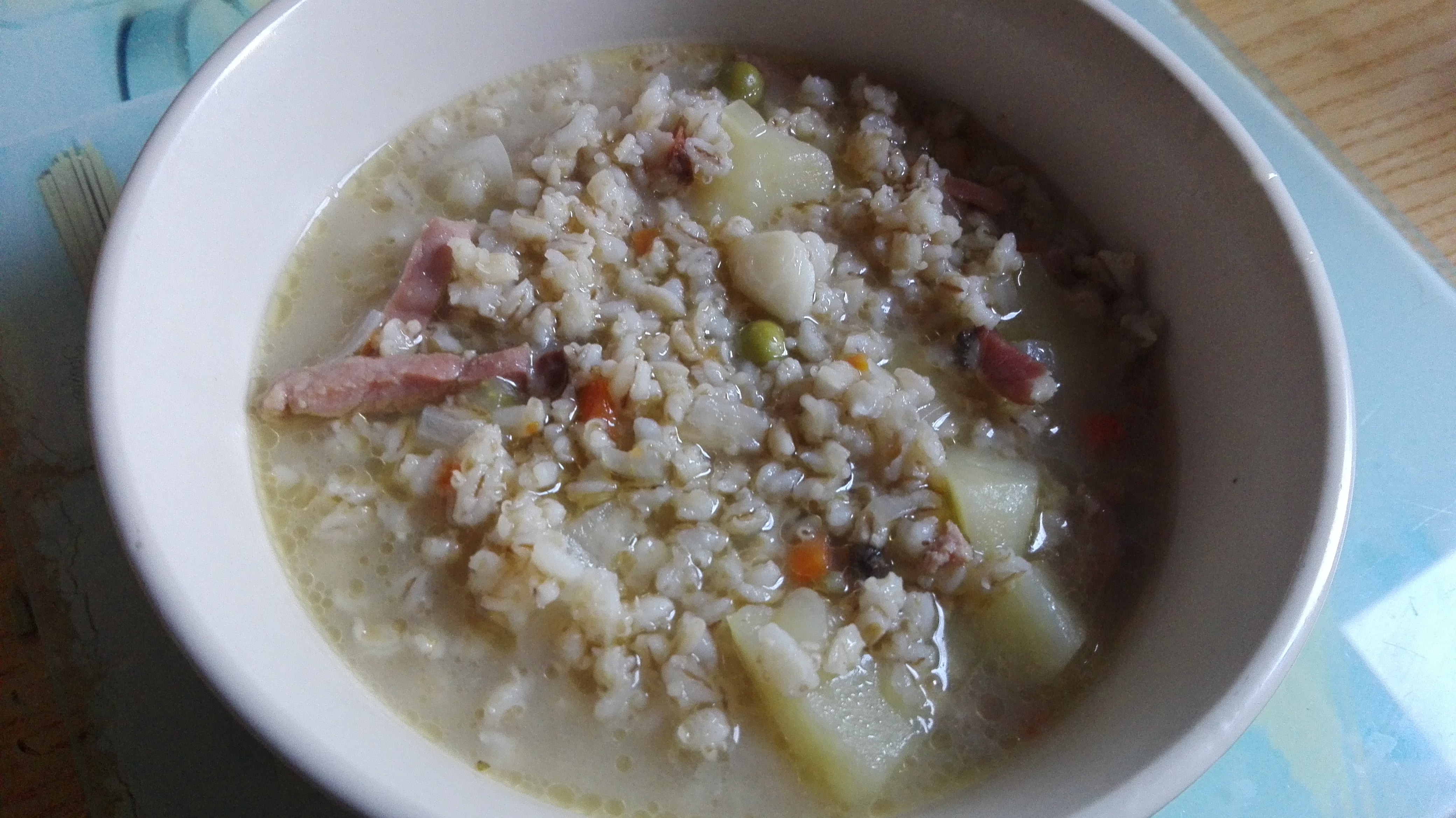 Zuppa di orzo perlato e speck