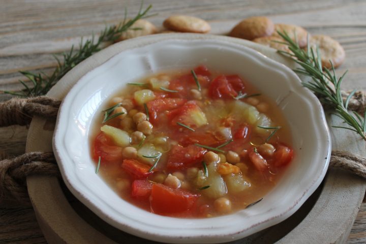 Zuppa di pomodori, ceci e patate