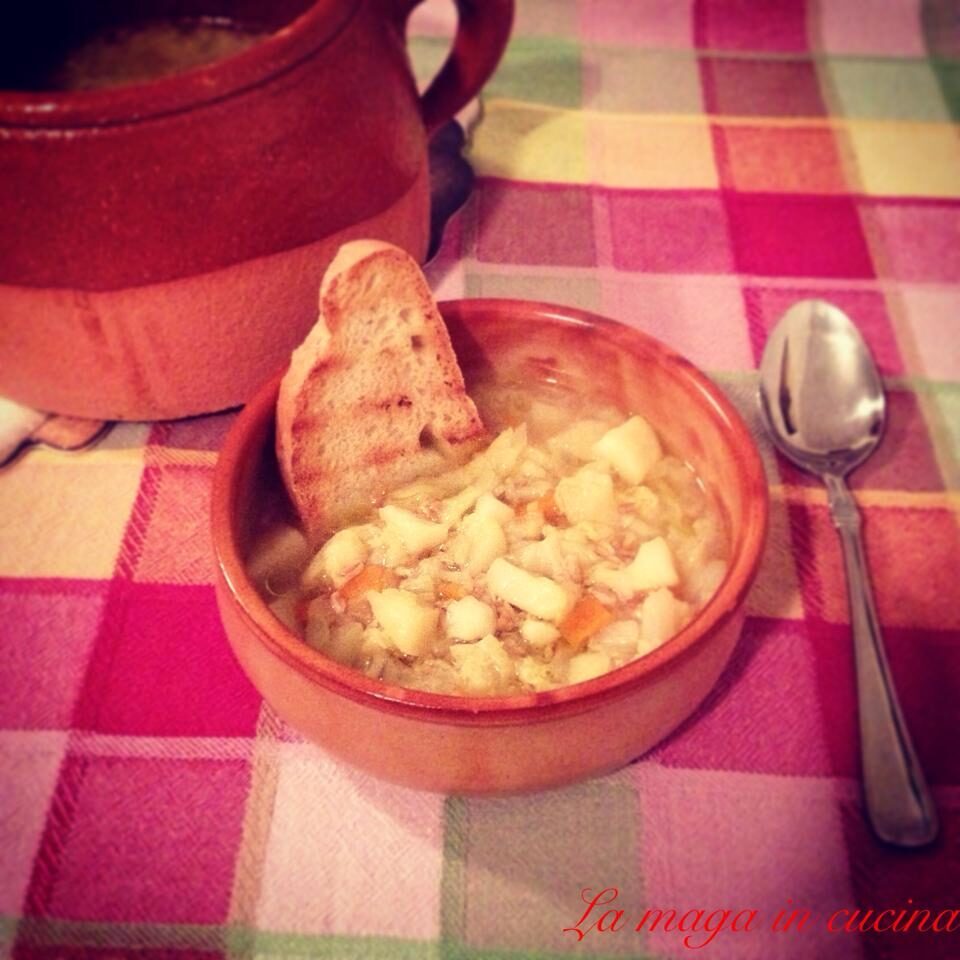 Zuppa di verza, patate e farro