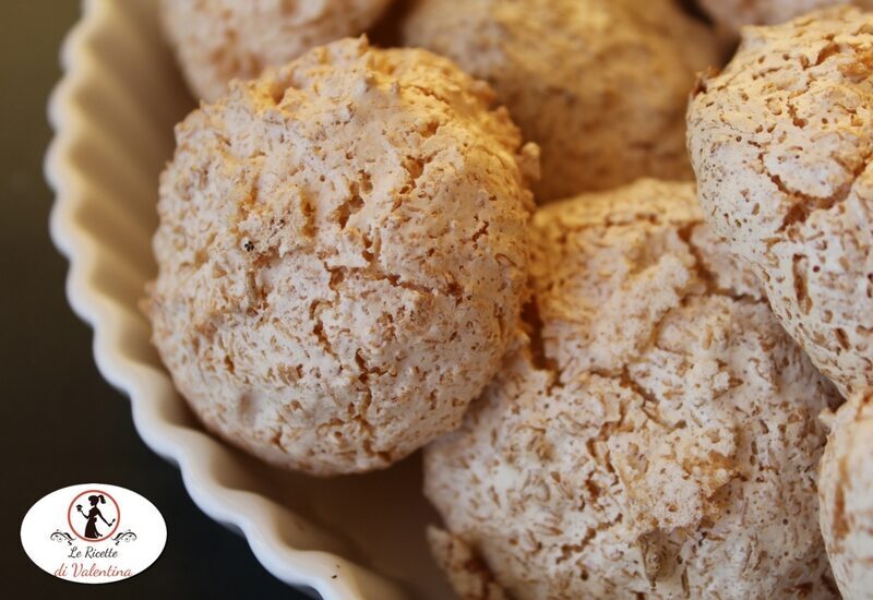 Biscotti veloci al cocco, solo 3 ingredienti e cottura con friggitrice ad aria