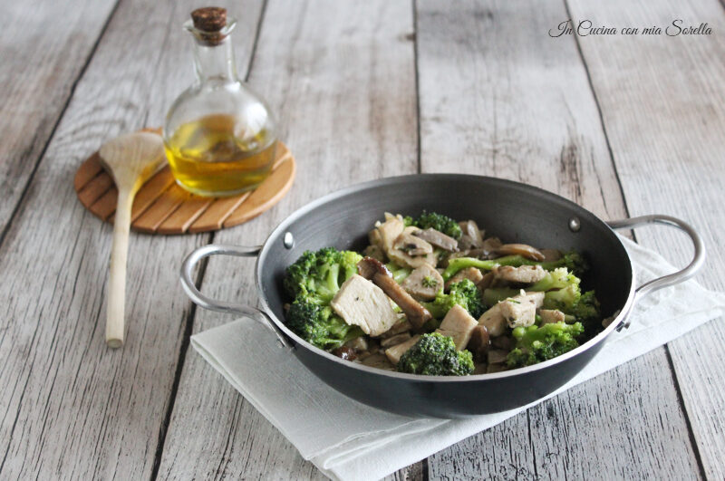 Bocconcini di pollo ai funghi e broccoli