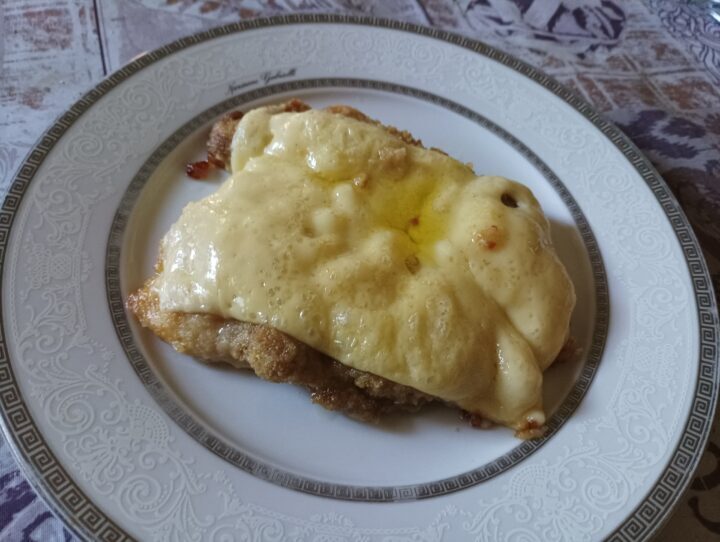 Cotolette di cosce di pollo disossate con emmenthal