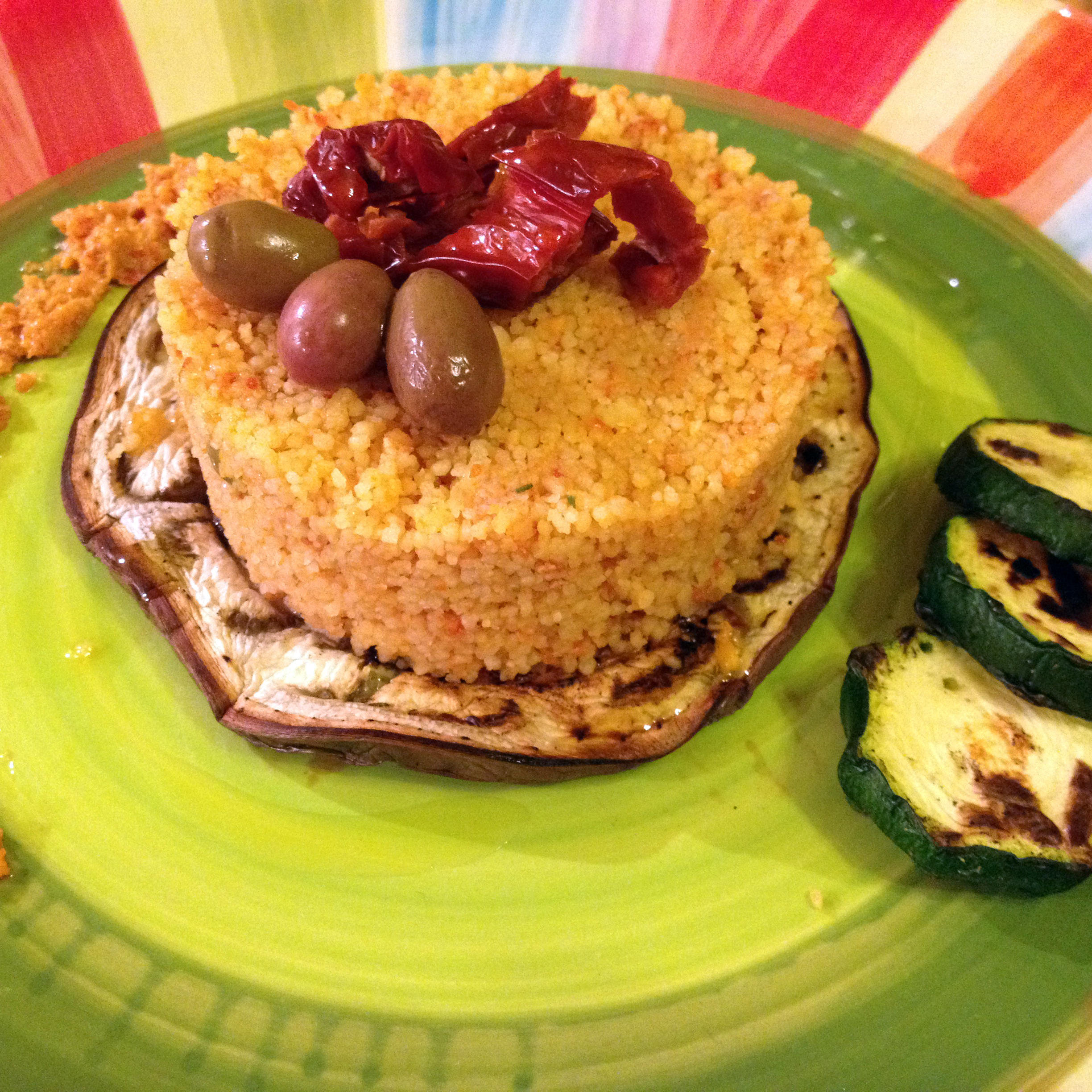 Cous cous con pesto di pomodori secchi e olive taggiasche