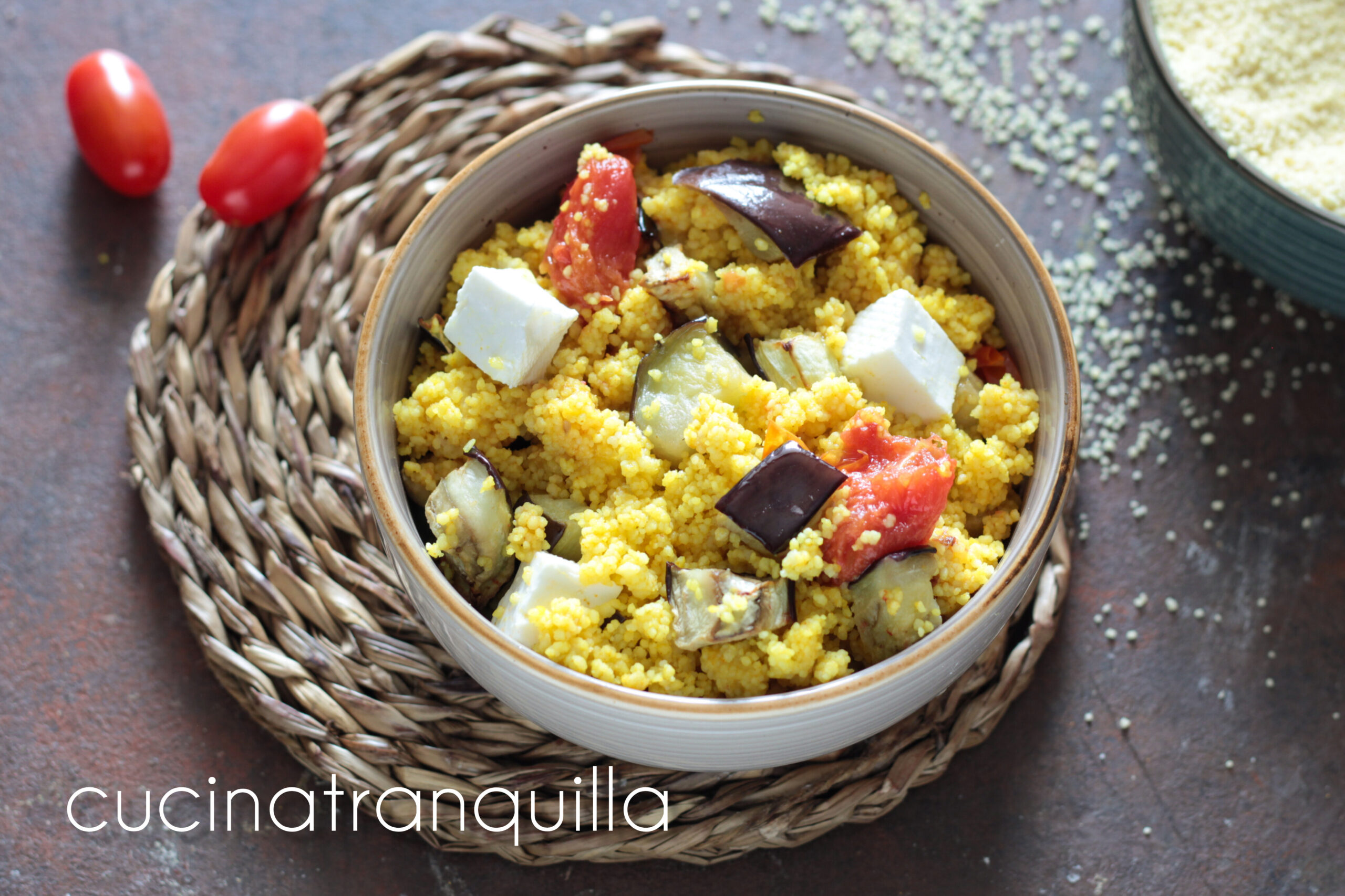Couscous alla curcuma con melanzane e pomodorini