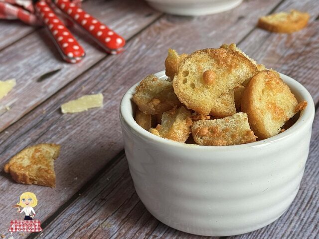 CROSTINI di PANE per INSALATE