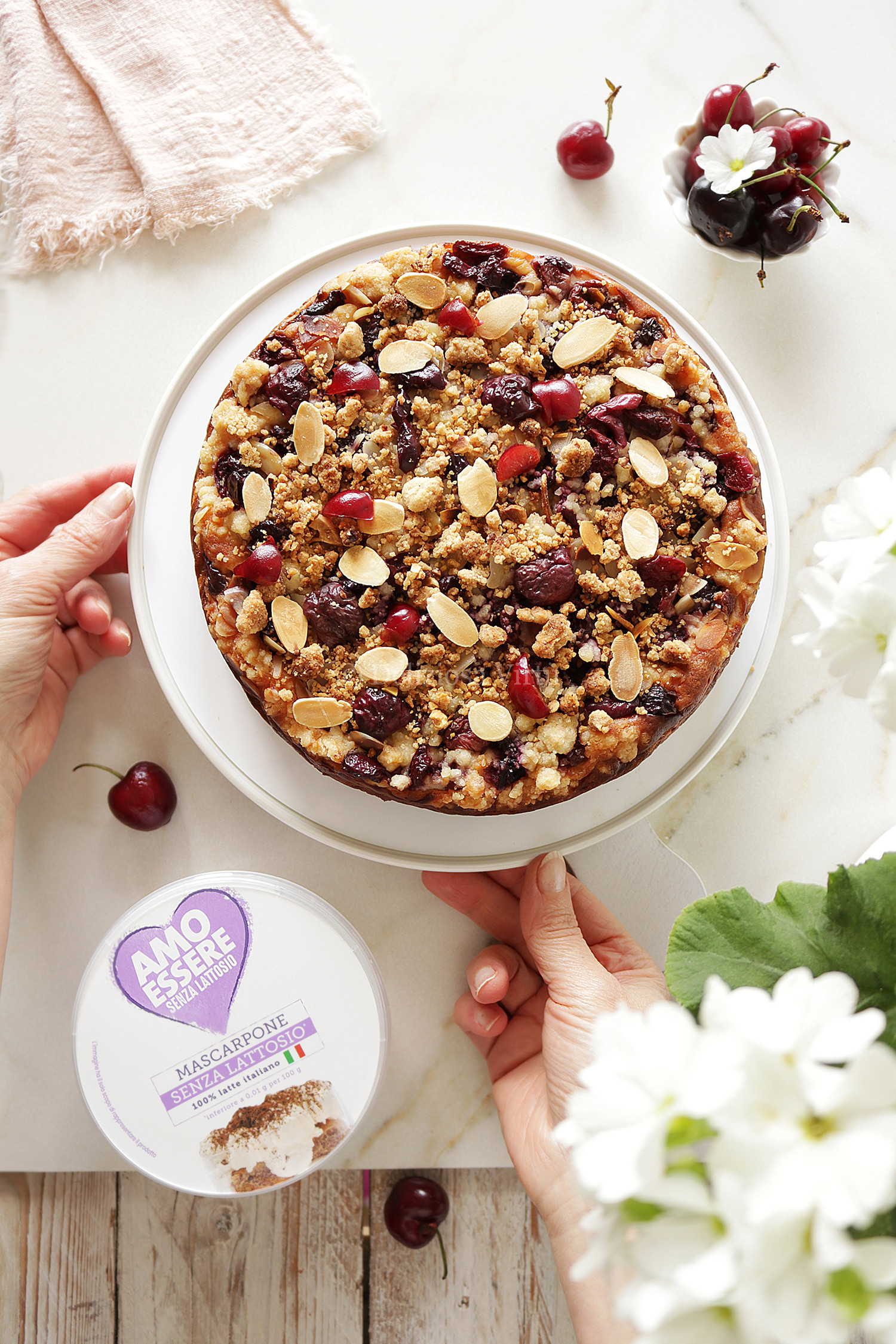 Crumble cheesecake alle ciliegie e cioccolato