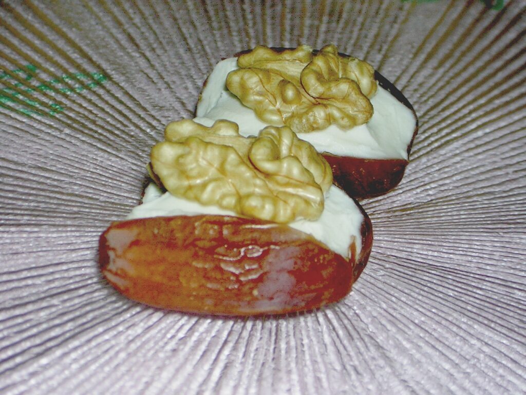 Datteri con mascarpone e noci