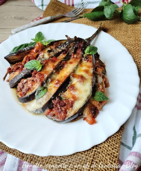 Melanzane a ventaglio con sugo al ragù e scamorza: una ricetta che adorerai dal primo boccone