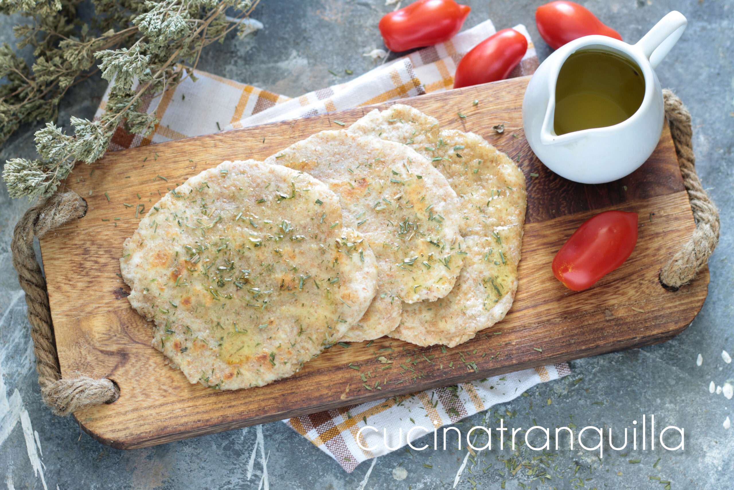 Mini piadine al kefir con farina integrale e erba cipollina