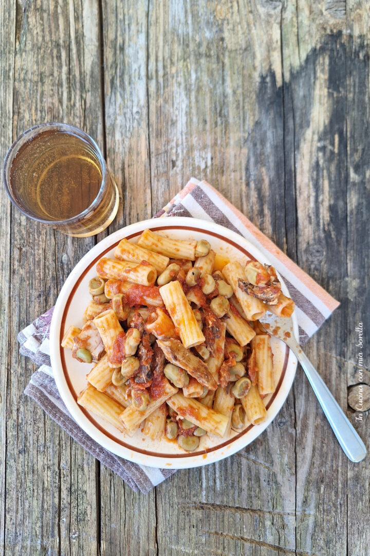 Pasta al sugo di fave e sgombro