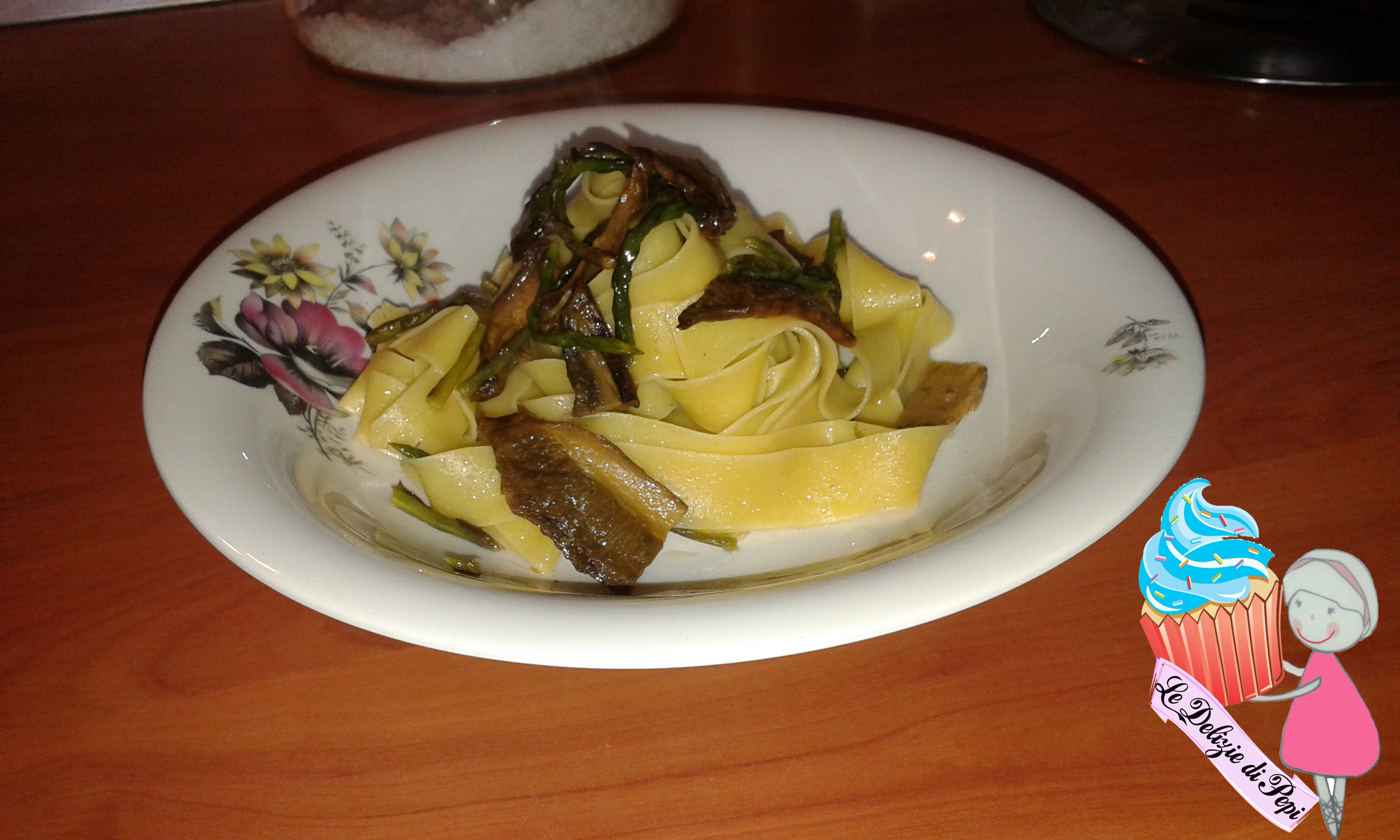 Pasta con asparagi e funghi secchi