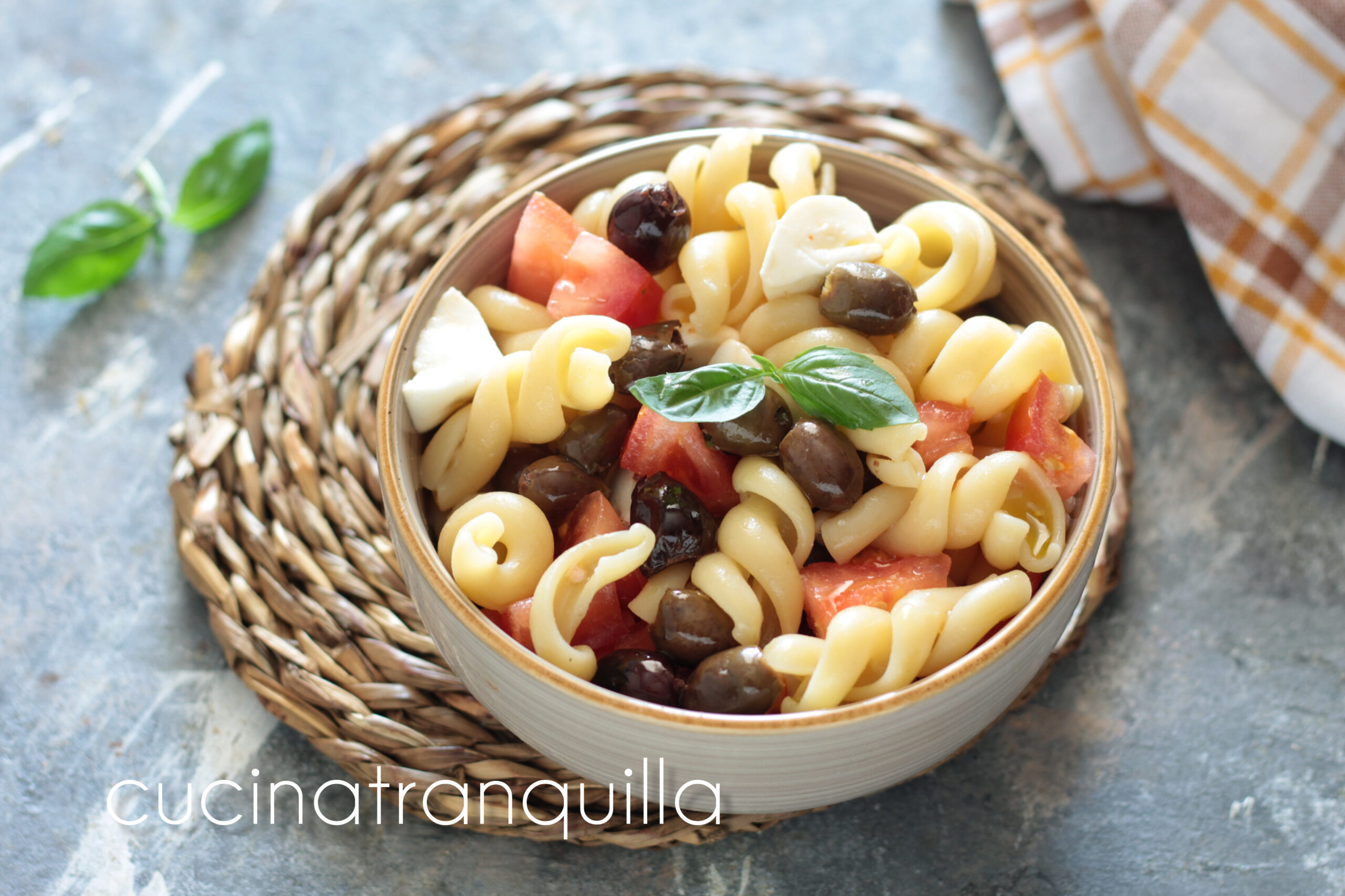 Pasta fredda alla mediterranea con olive taggiasche