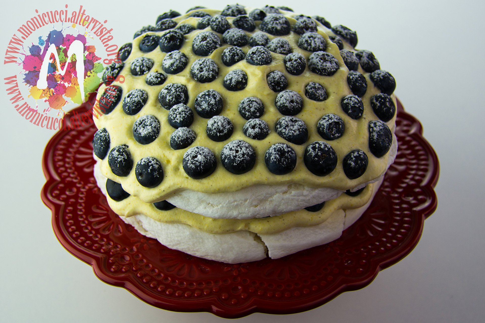 Pavlova alla vaniglia con chantilly allo zabaione e mirtilli