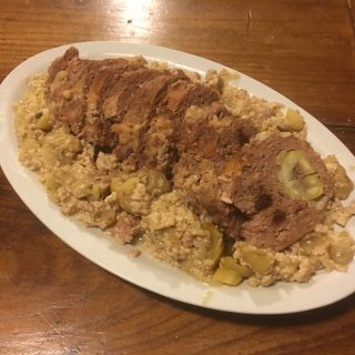 Polpettone con le castagne, bollito lentamente nel latte