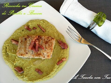 Ricciola su crema di piselli con pancetta croccante