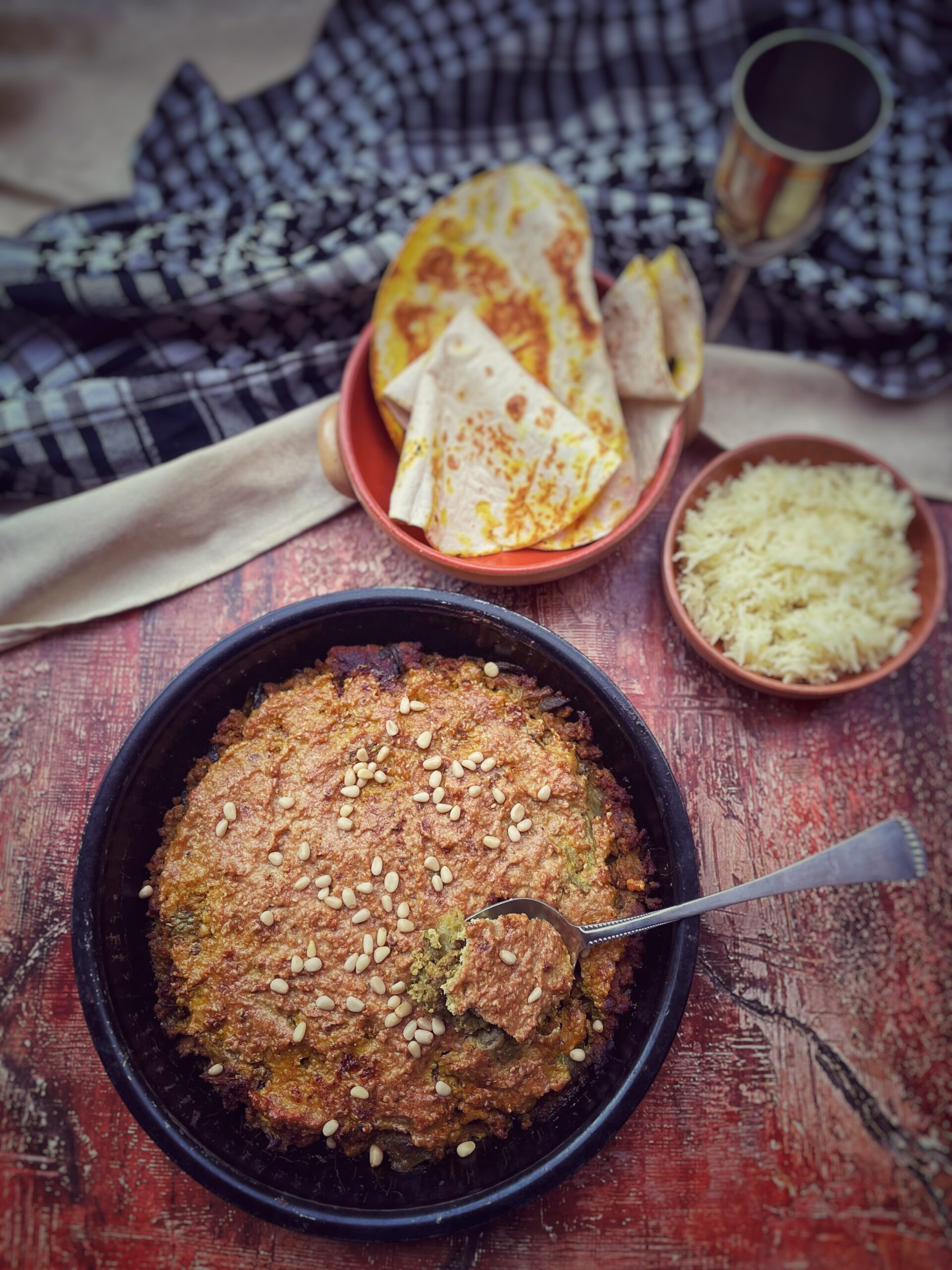 Siniya: casseruola mediorientale di carne e tahina