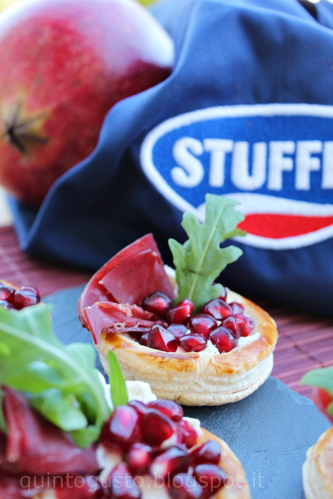 Tartellette di sfoglia con formaggio alle erbe