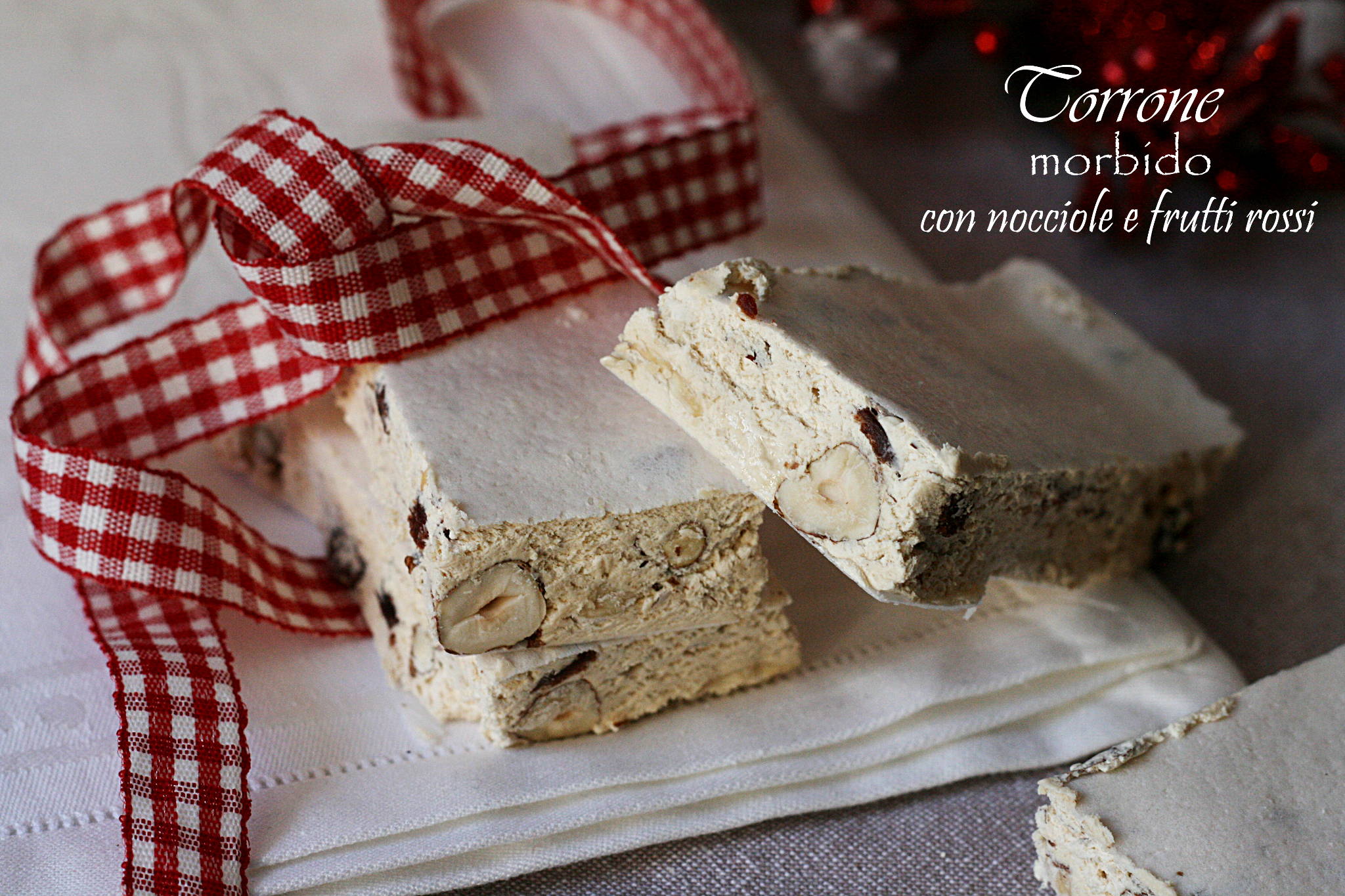 Torrone morbido alle nocciole e frutti rossi