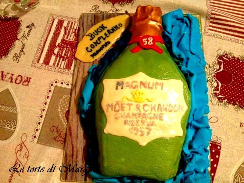 Torta bottiglia champagne per compleanno