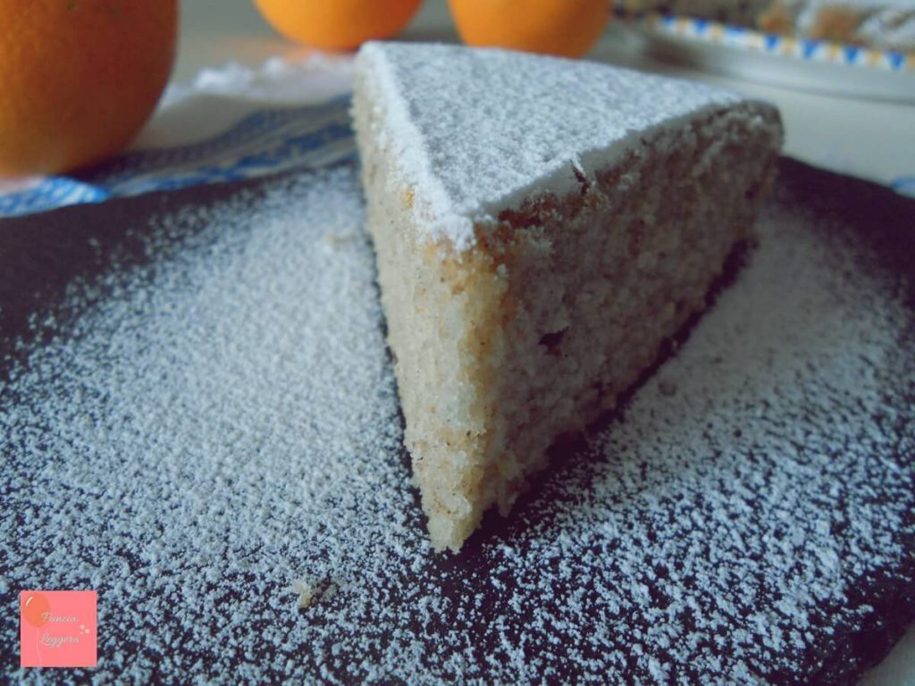 Torta soffice all’arancia con gocce di cioccolato – ricetta senza glutine, senza uova e senza burro
