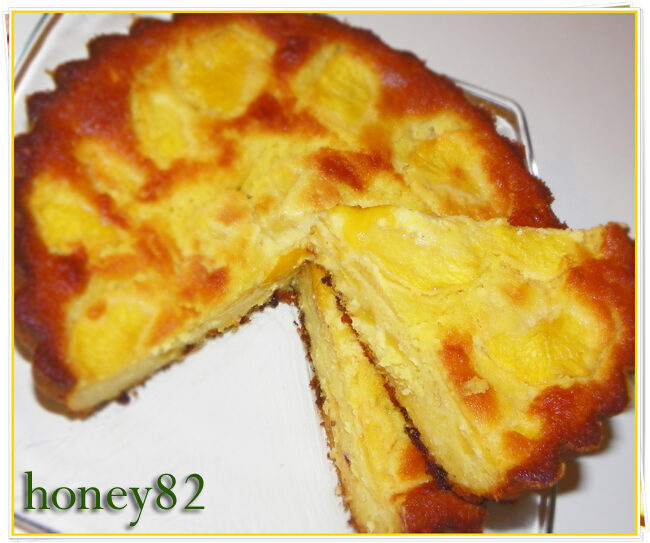Torta umida alle pesche
