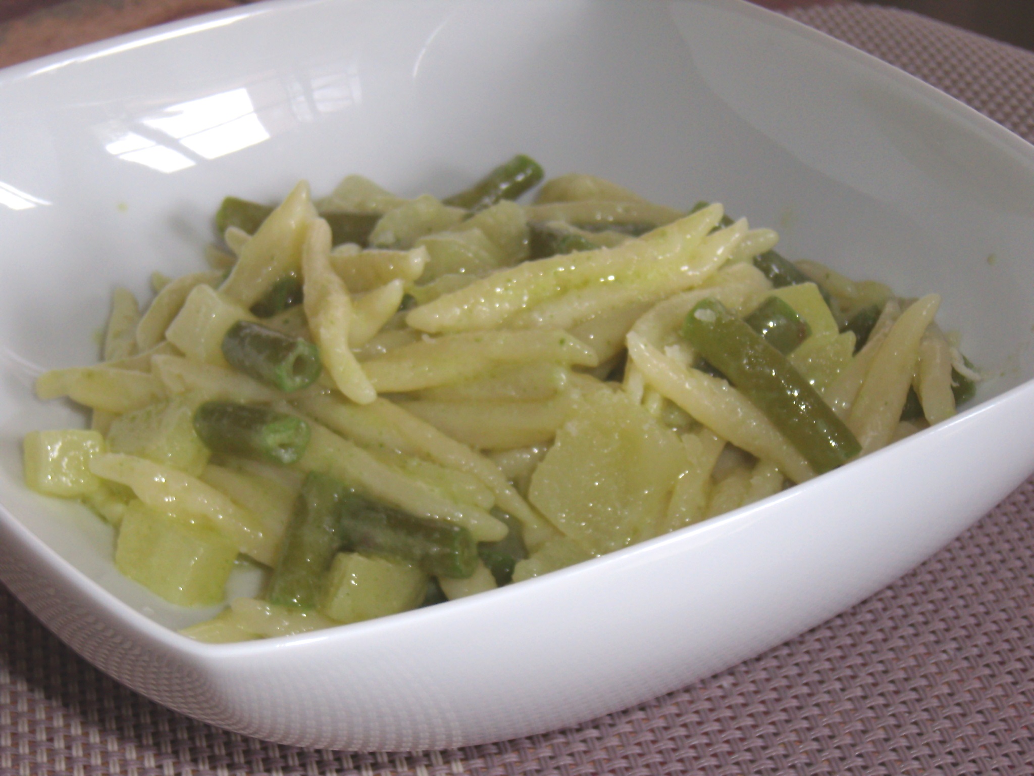 Trofie liguri al pesto leggero con fagiolini e patate