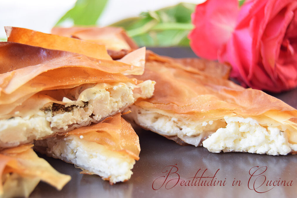 Tyropita: pita greca ripiena di feta
